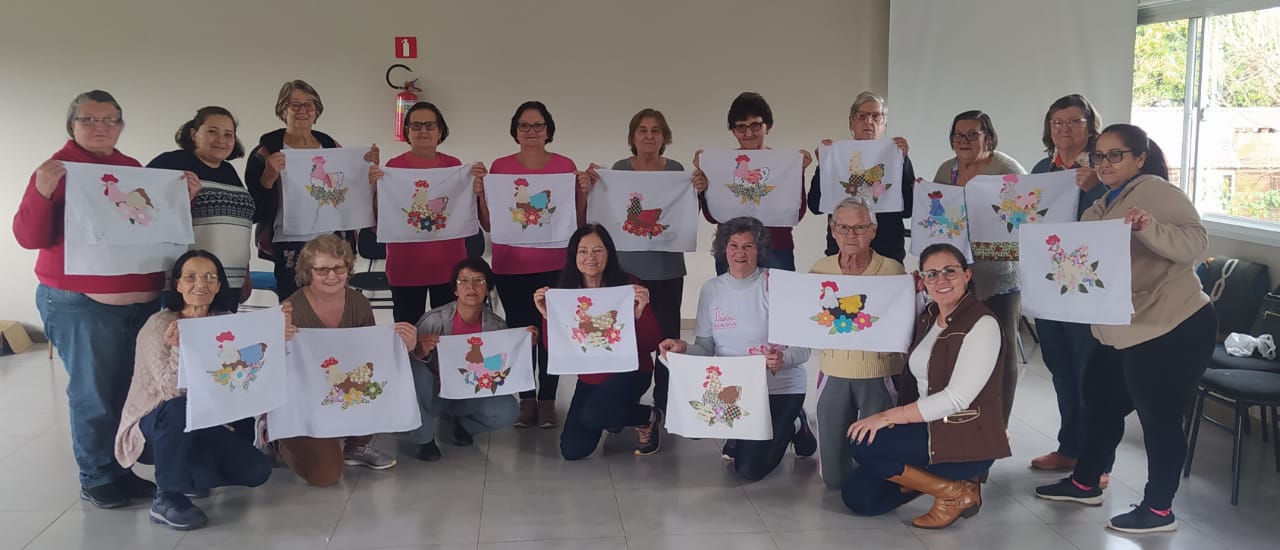 GRUPO DE IDOSOS PARTICIPA DE OFICINA DE PATCHWORK